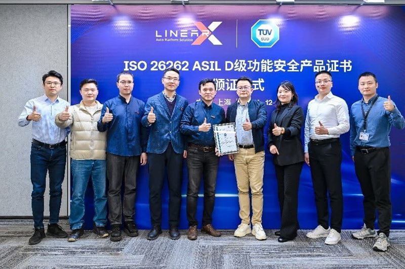 TüV南德與零念科技雙方代表頒證合影