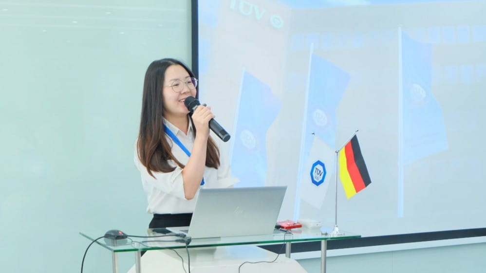 TüV南德蘭鮮麗女士在會上發(fā)表電池出海一般要求相關(guān)演講