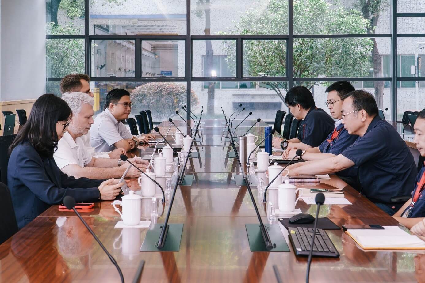 TüV南德與日立電梯雙方進(jìn)行技術(shù)交流