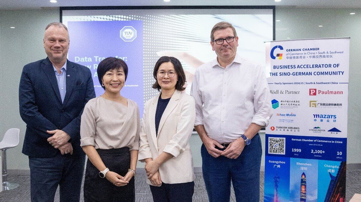 TüV南德、中國德國商會及德國羅德律師事務所三方代表會后合影