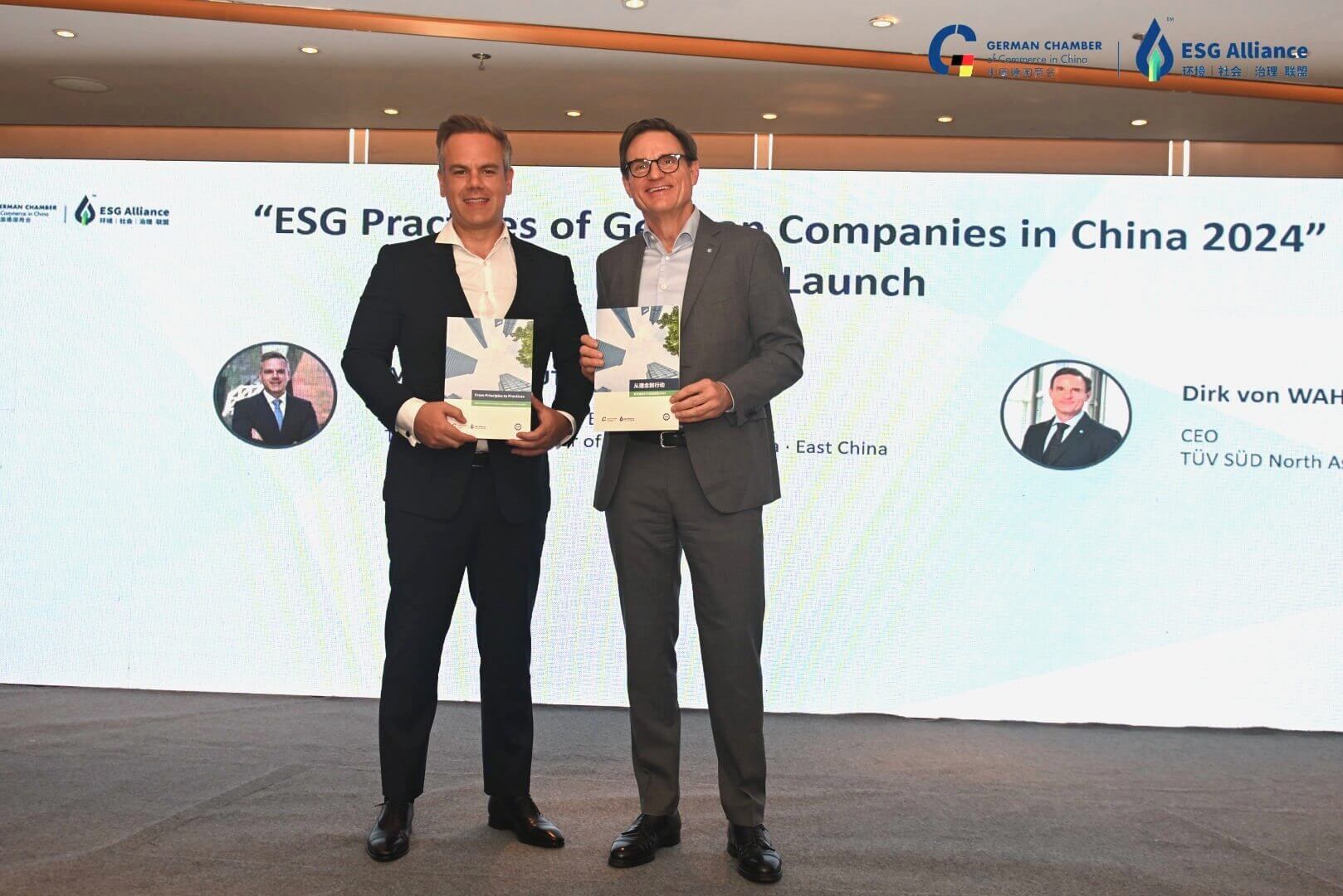 德商會華東及華中地區(qū)執(zhí)行董事兼董事會成員Maximilian Butek先生、TüV南德北亞區(qū)首席執(zhí)行官Dirk von Wahl先生共同頒布《在華德企ESG實(shí)踐報告 2023 》
