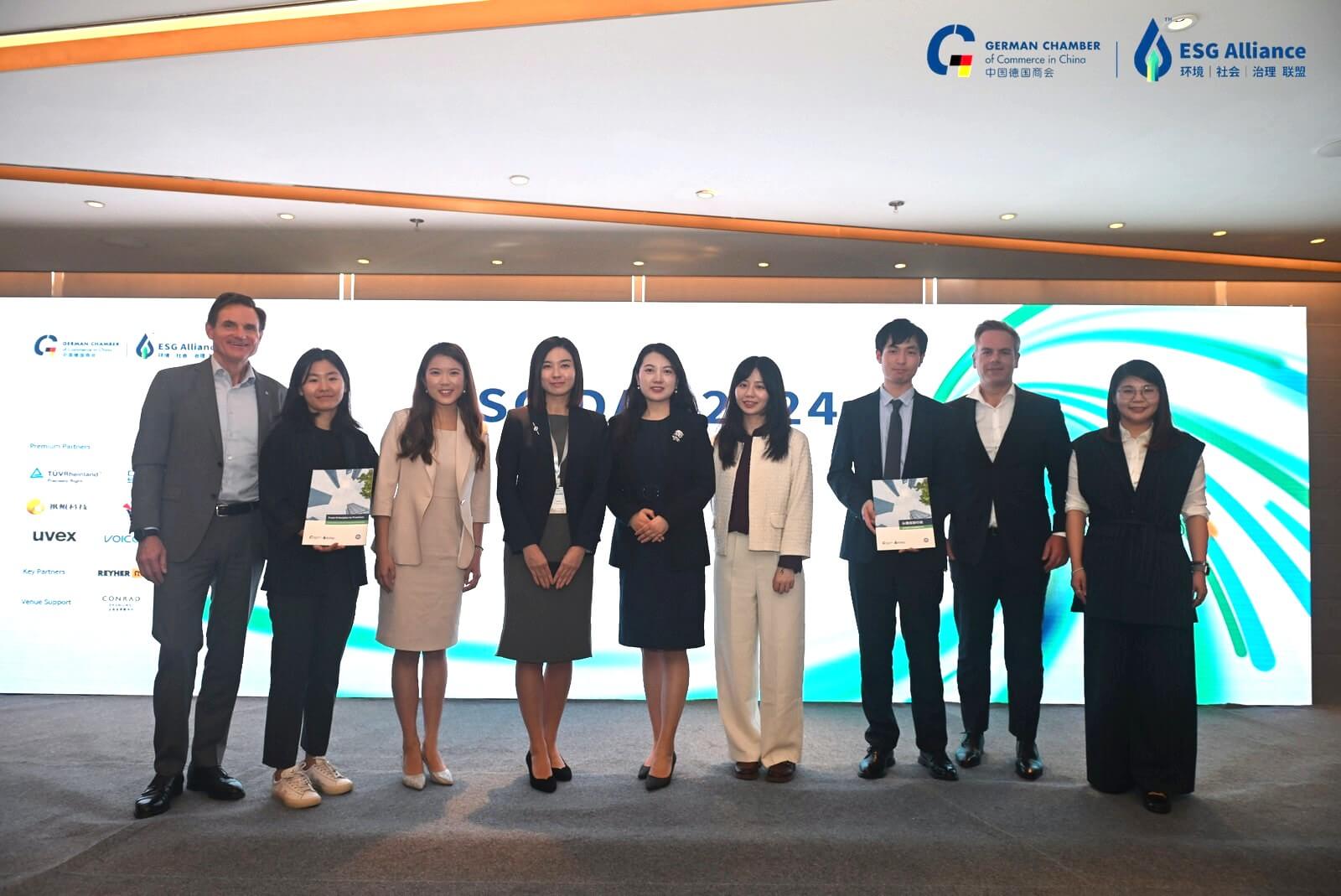 TüV南德可持續(xù)發(fā)展團(tuán)隊(duì)與德商會華東及華中地區(qū)執(zhí)行董事兼董事會成員Maximilian Butek先生活動合照