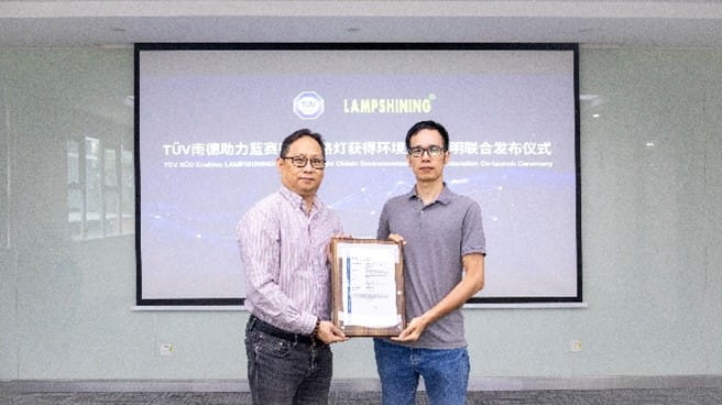 右：ZHAGA-D4I證書