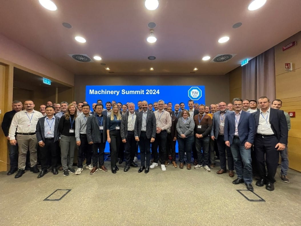 TüV南德工業(yè)機(jī)器安全制造峰會(huì)合照