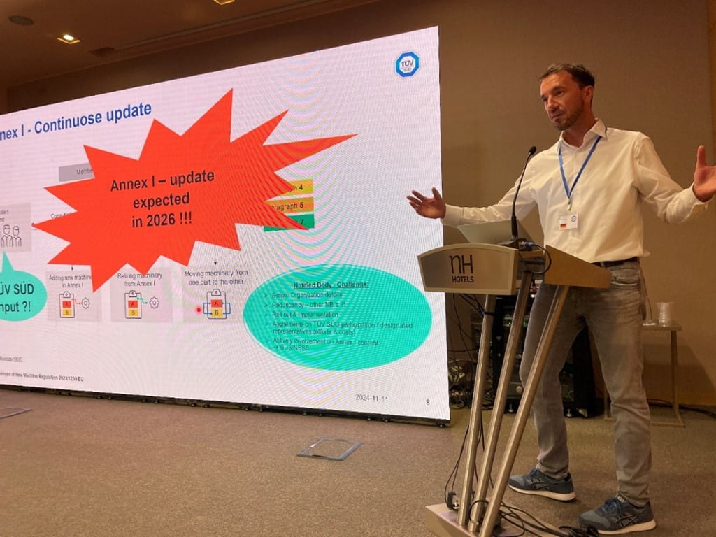 TüV南德工業(yè)機(jī)器安全制造峰會(huì)合照