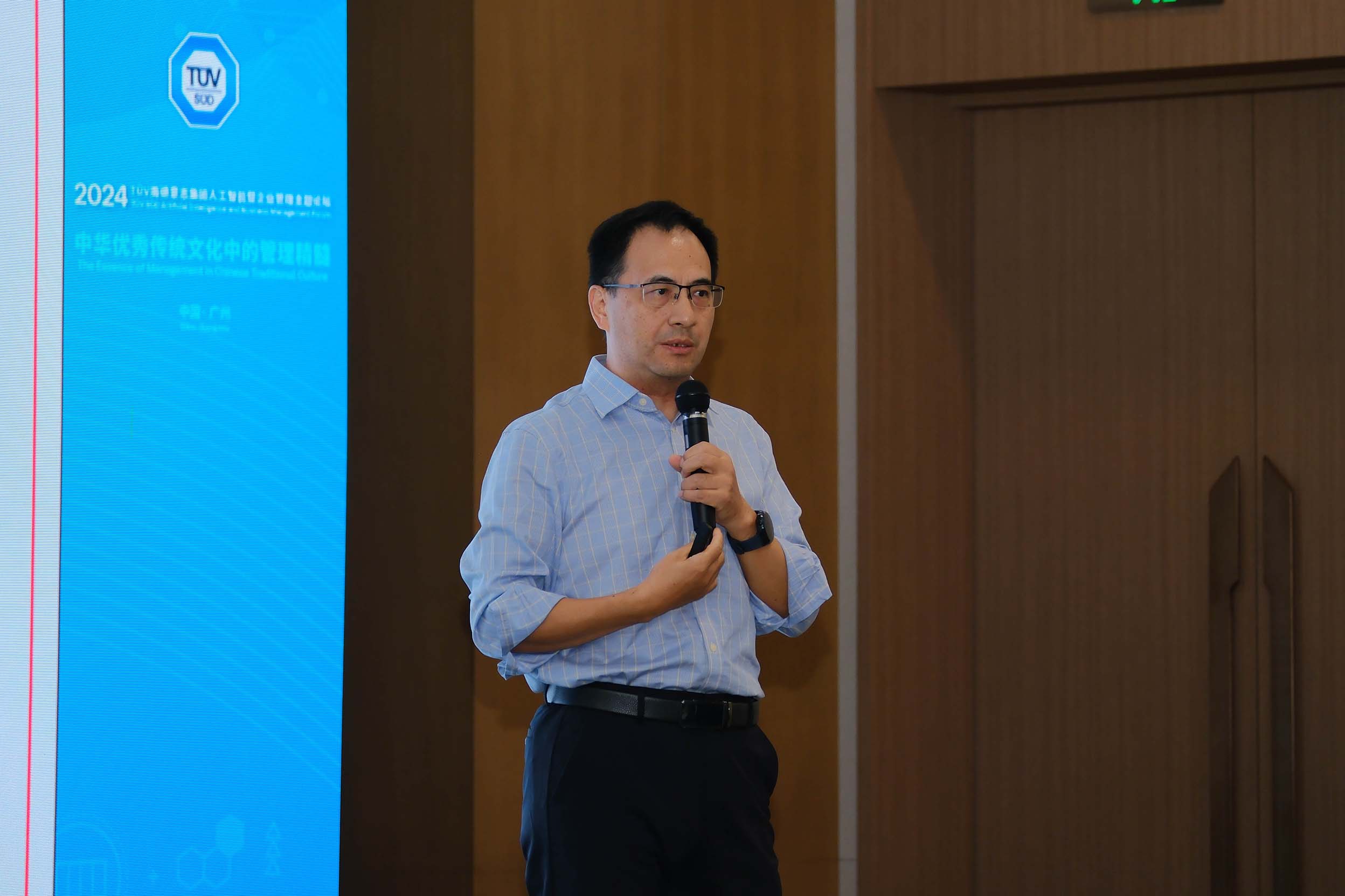 中山大學(xué)管理學(xué)院教授、現(xiàn)任中國(guó)企業(yè)管理倫理論壇理事長(zhǎng)陳宏輝先生剖析中華優(yōu)秀傳統(tǒng)管理精髓