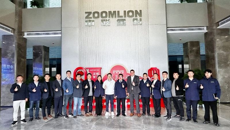 TüV南德跨部門聯(lián)合團(tuán)隊(duì)與中聯(lián)重科企業(yè)代表合影