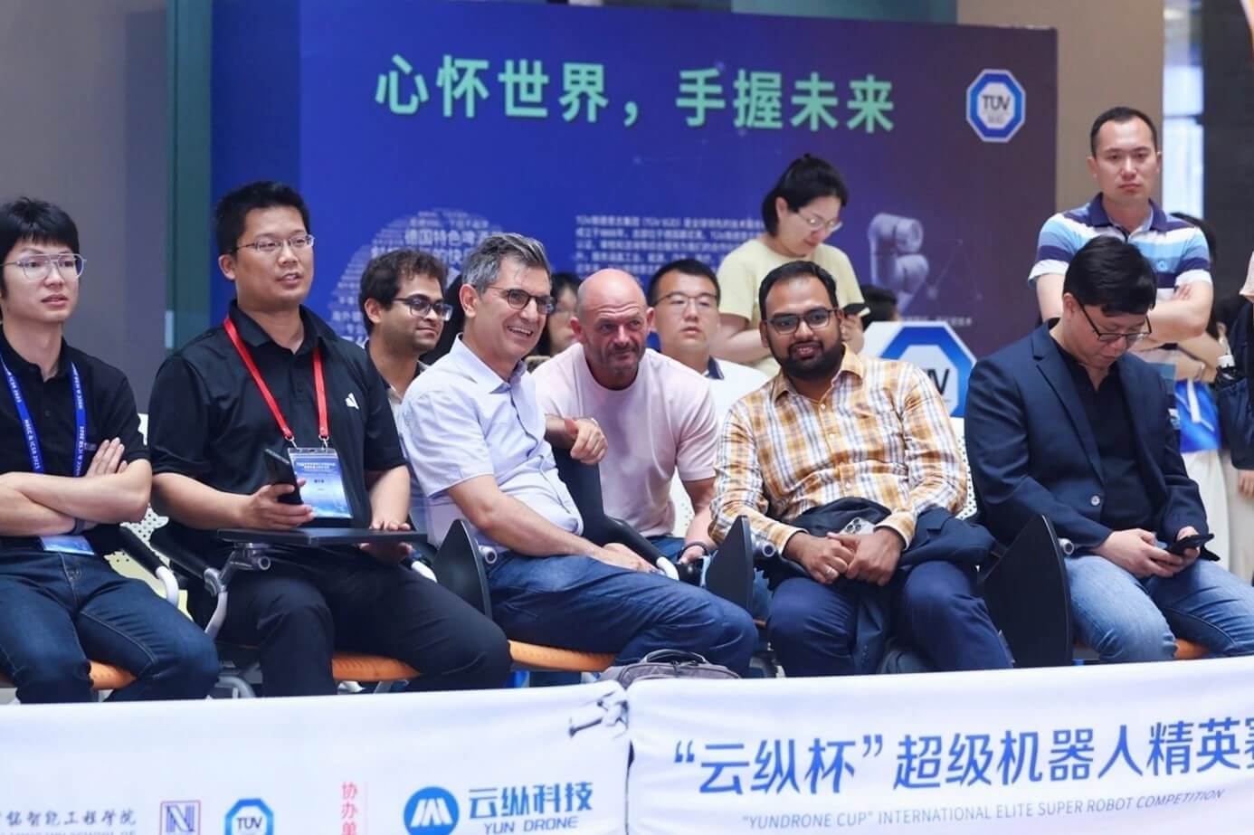 TüV南德團(tuán)隊(duì)在活動(dòng)現(xiàn)場(chǎng)